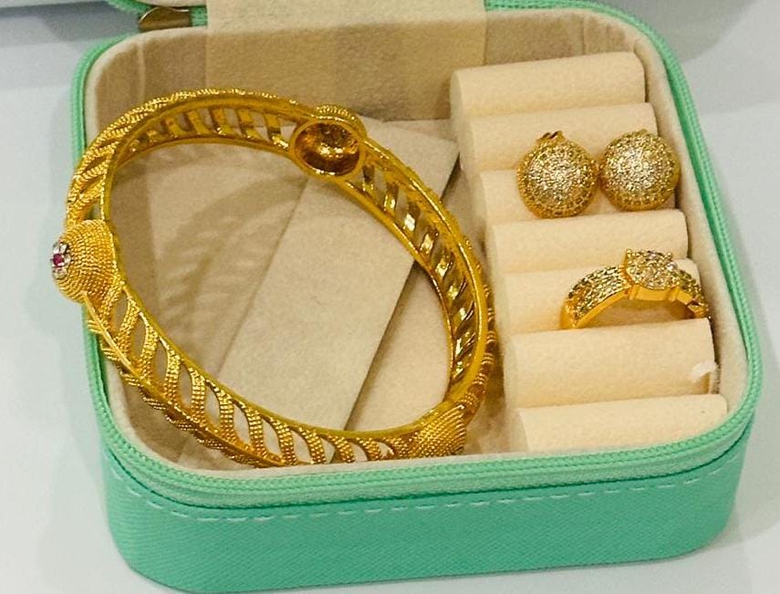 golden jewellery set